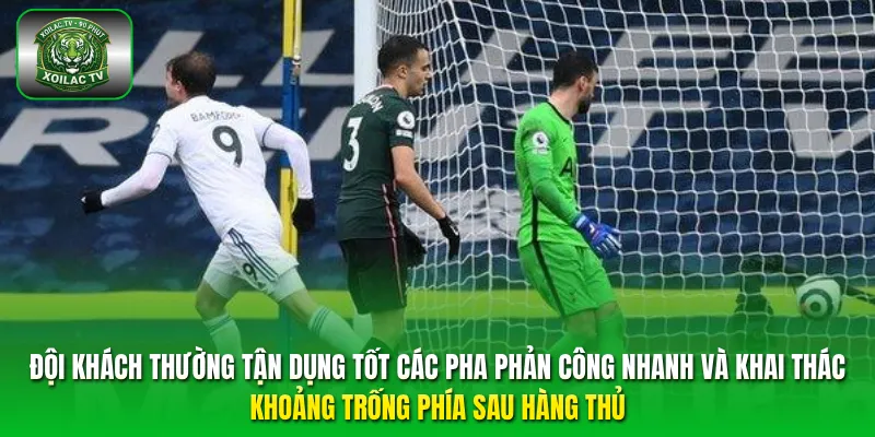 Đội khách thường tận dụng tốt các pha phản công nhanh và khai thác khoảng trống phía sau hàng thủ.